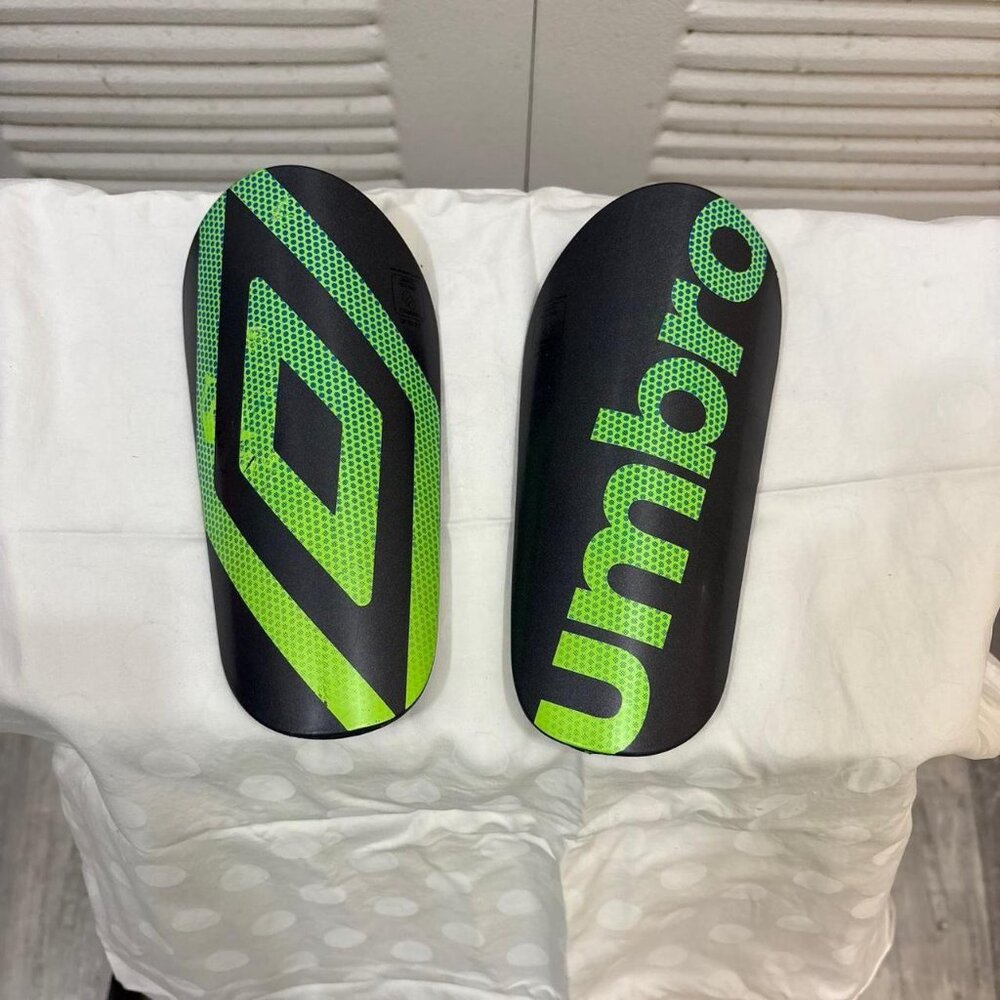 Umbro Soccer Shin Guards – Black & Neon Green Protective Gear
